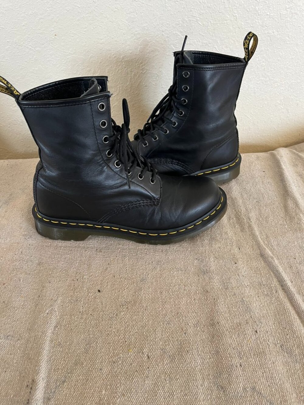 Dr. Martens Woman's Airwair 11821 Black Leather Combat Ankle Boots Sz 9 - Picture 6 of 13